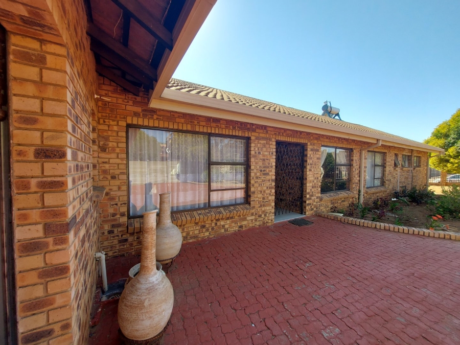 3 Bedroom Property for Sale in Universitas Ridge Free State